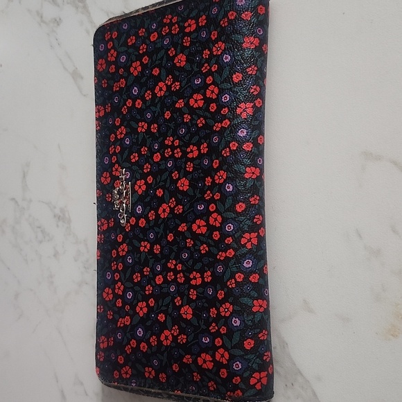 Coach Continental Zip Wallet  "Ranch Floral" - Picture 4 of 9